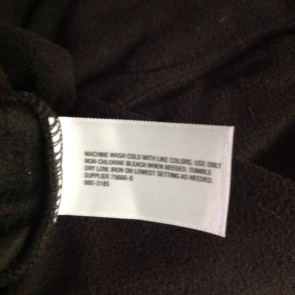 Women's black, 1/4 zip front, long sleeved size 2x - Picture 6 of 6